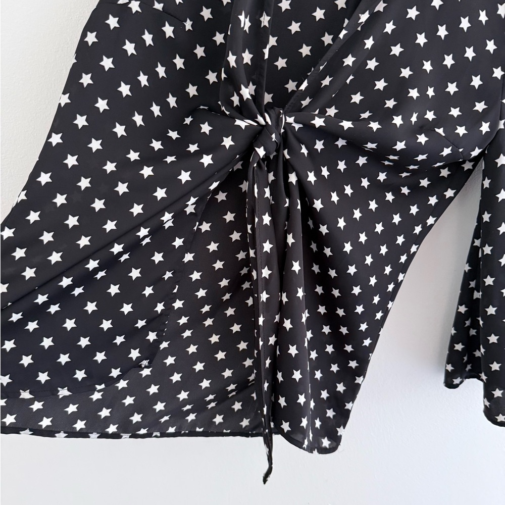 L'Academie Low Knot Star Print Bell Sleeve Blouse Small - Picture 5 of 8